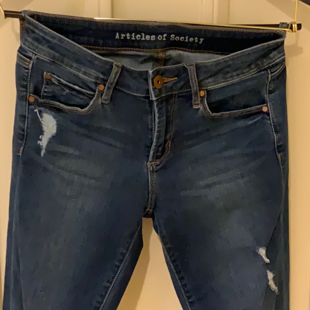 Distressed Blue Jeans - Picture 3 of 6